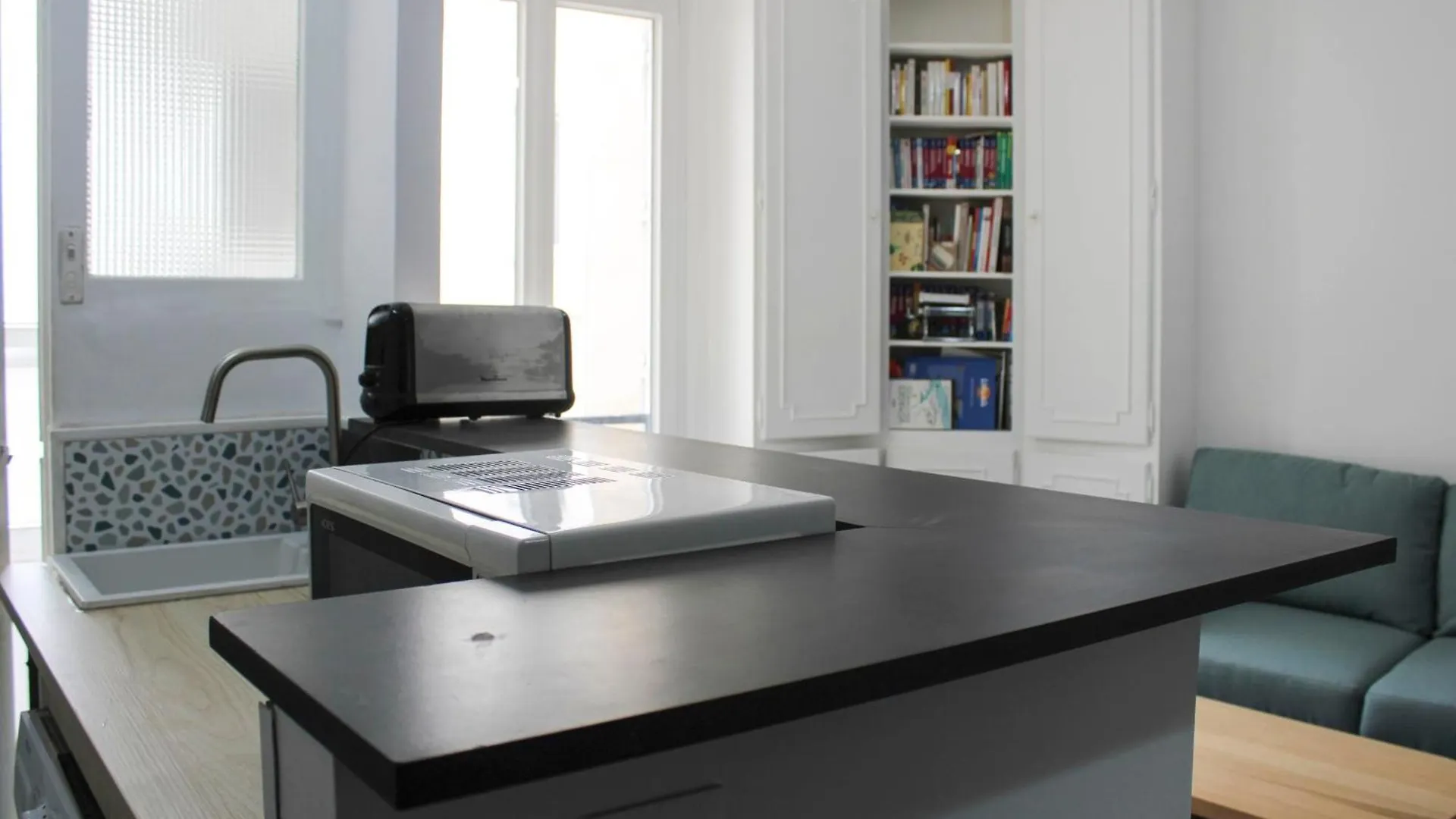 Charming T2 Near Montmartre Apartment *